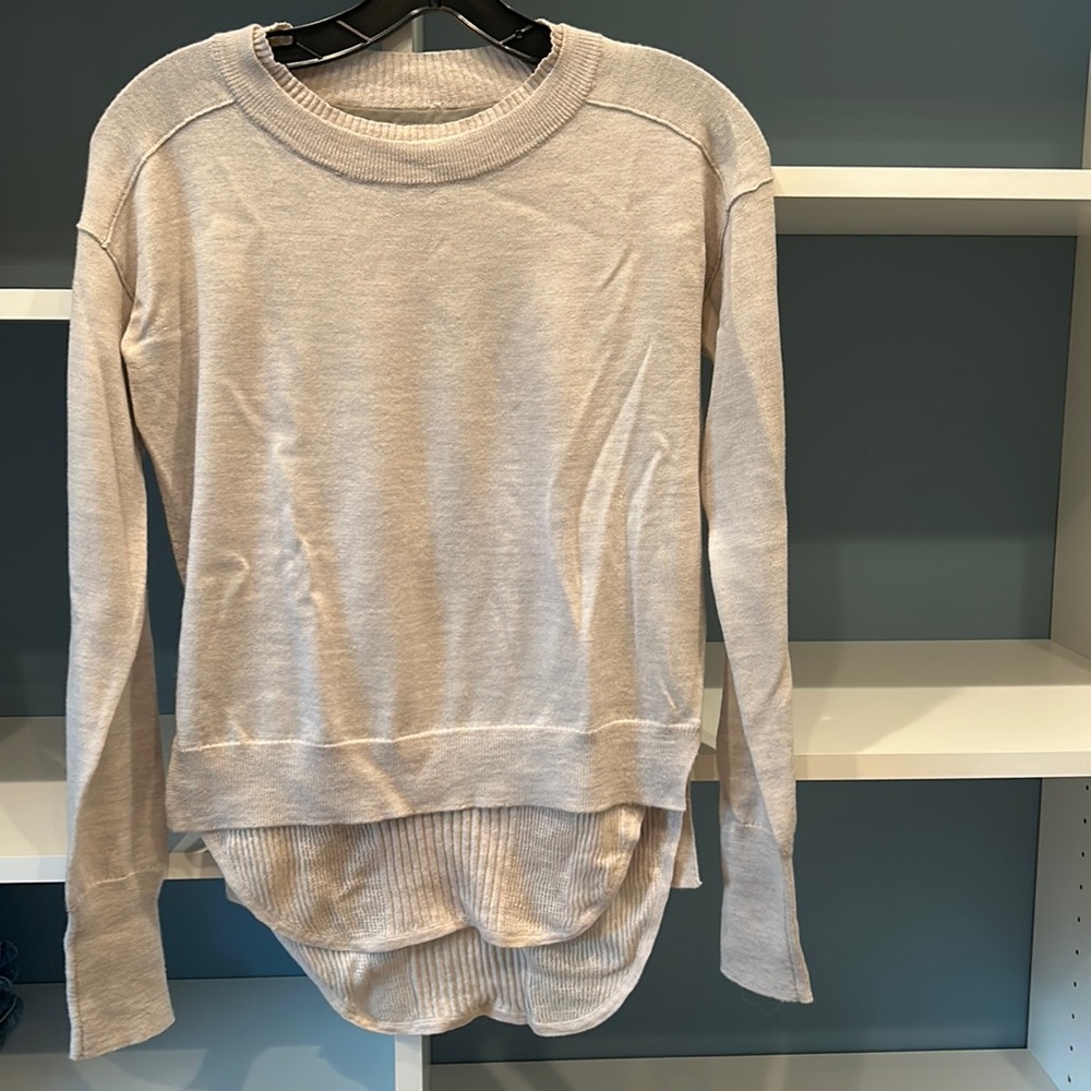 Brochure Walker iconic sweater.